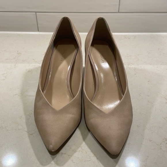 Point Toe Pumps - Picture 3 of 9